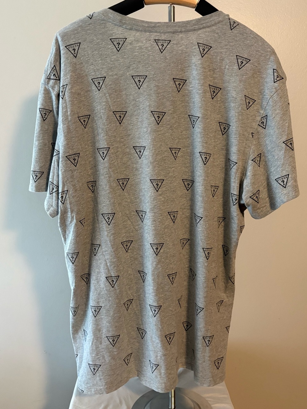 Vintage GUESS Men's Light Gray Logo-Print Short Sleeve Tee - Picture 2 of 3